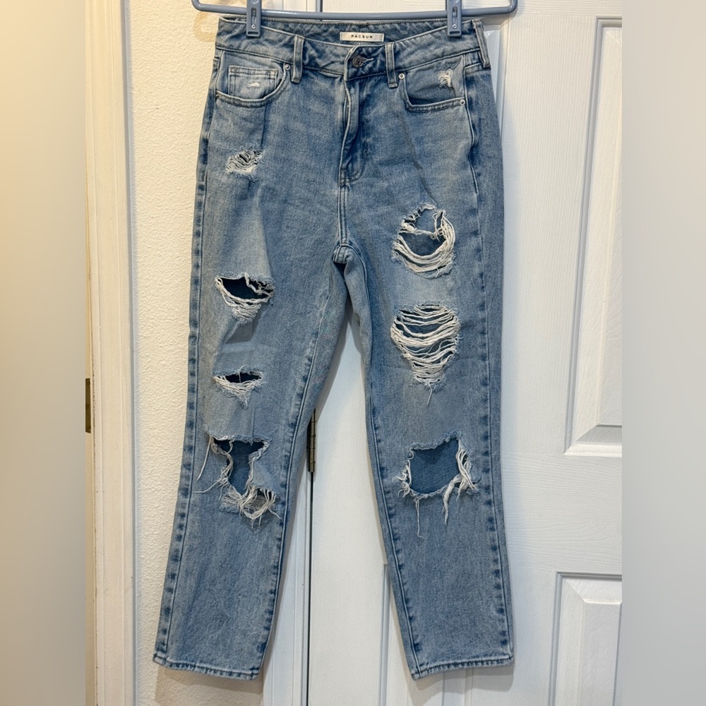 PACSUN DISTRESSED JEANS WITH LIGHT BLUE WASH. Mom Jeans. Size 25. Waist 28”.